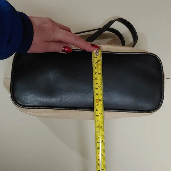 Frankie and Johnnie Dainty Vintage Shoulder Bag - Picture 10 of 16